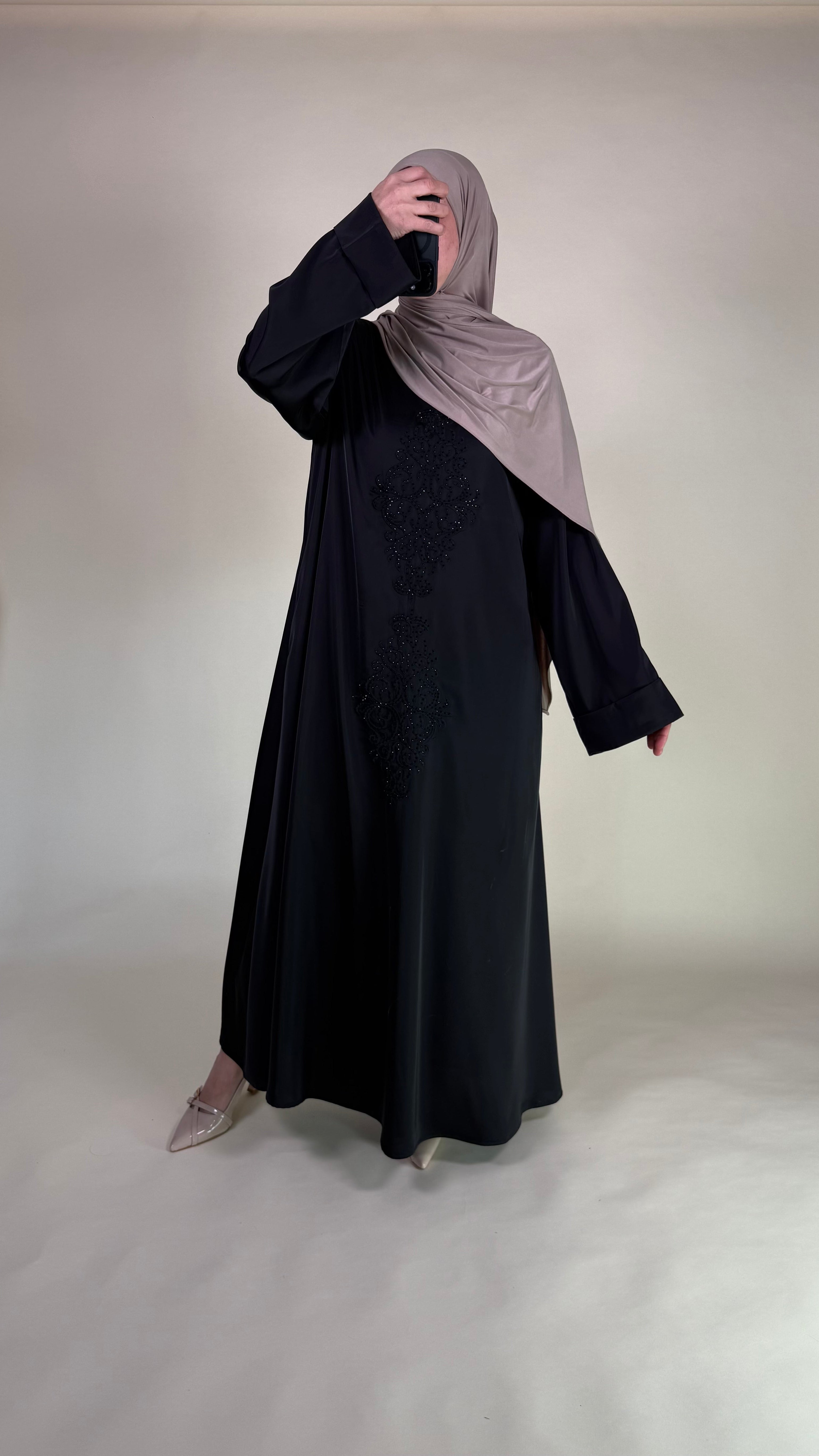 Nira Abaya