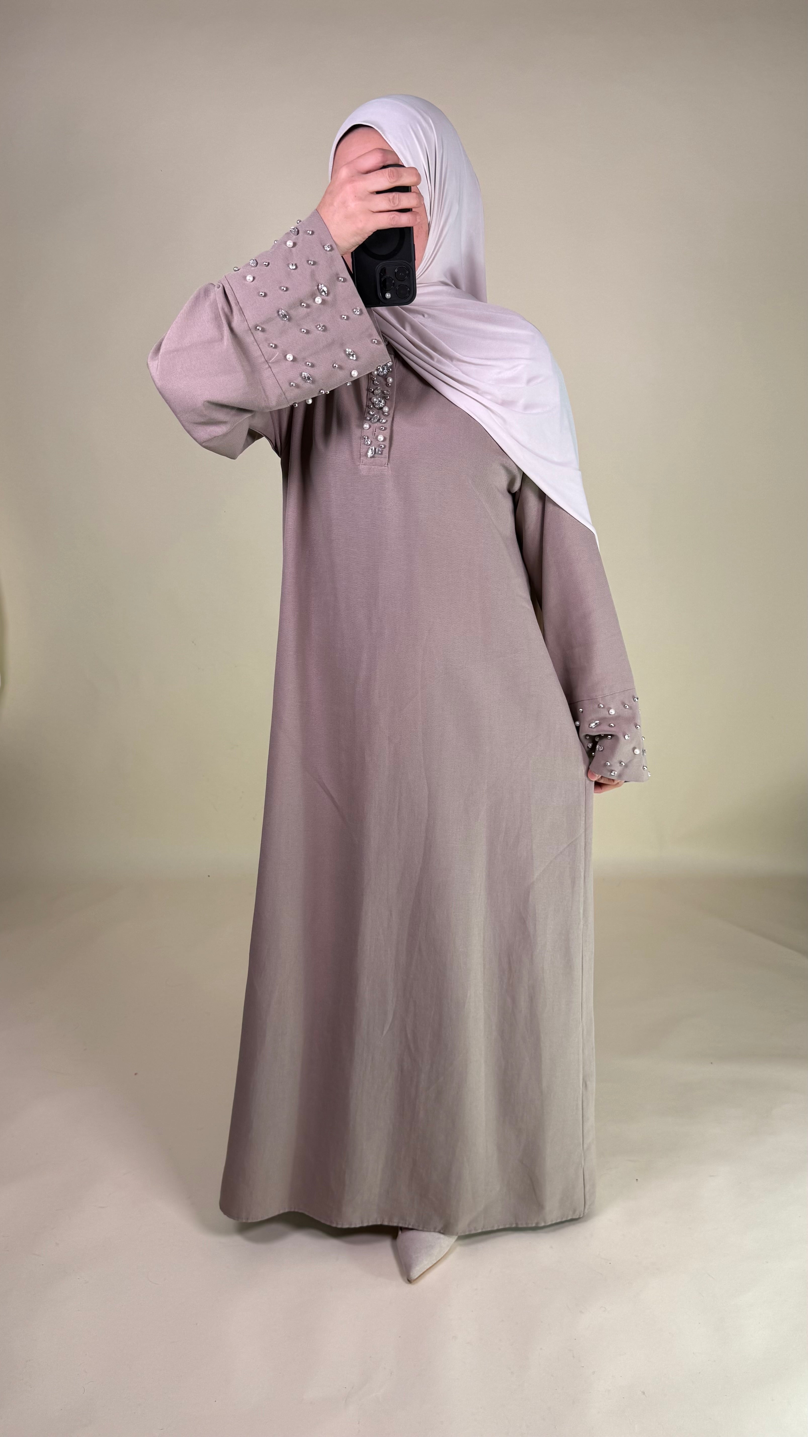 Amira Abaya mit Leinenoptik