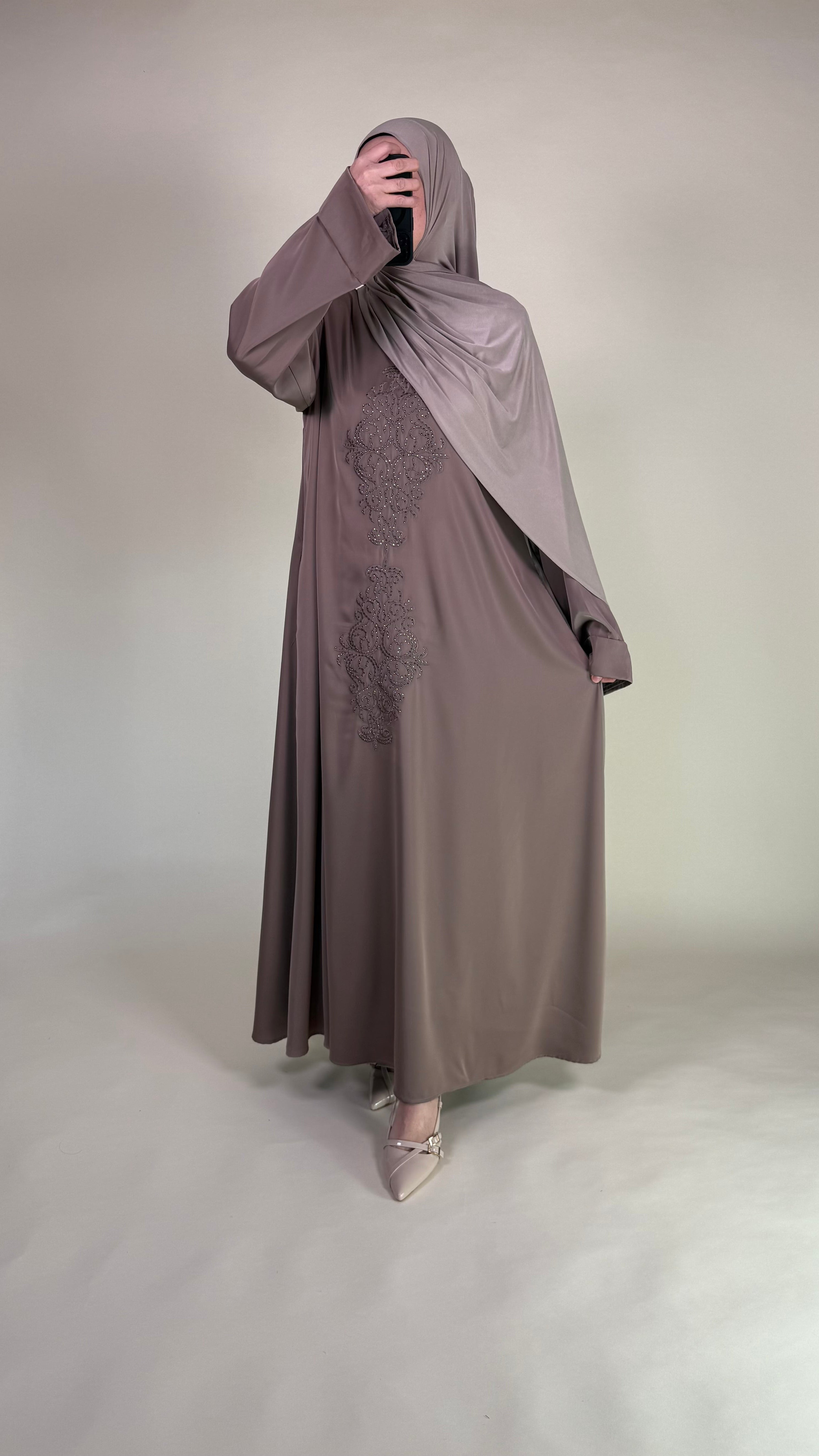 Nira Abaya