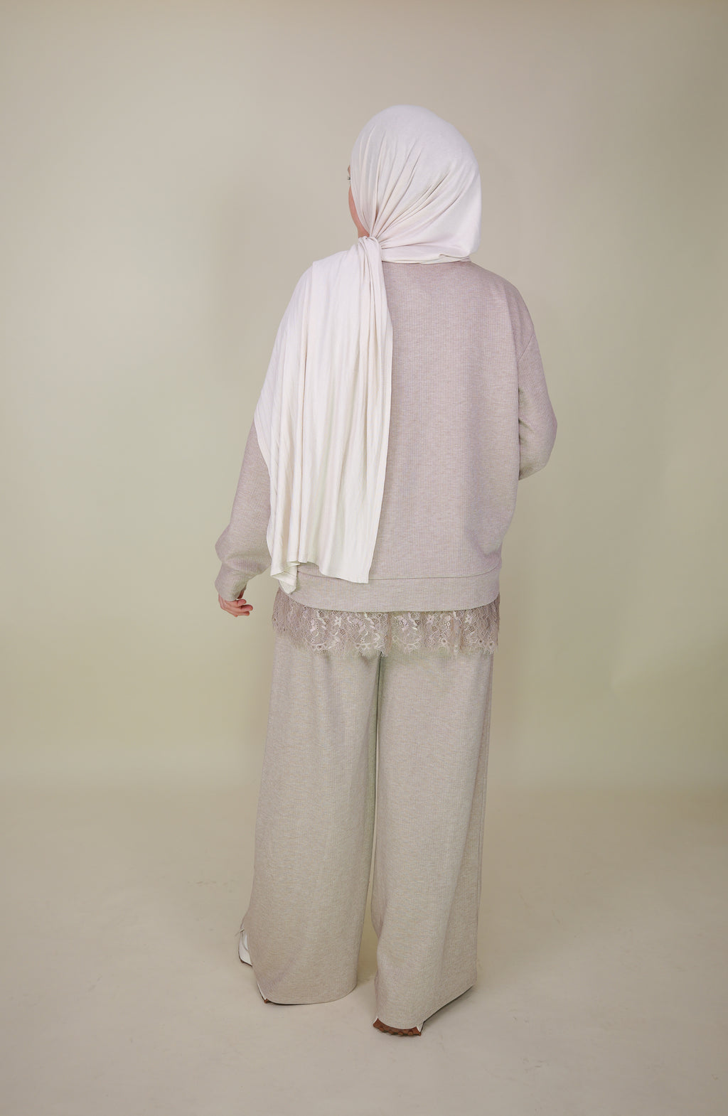 Inci Zweiteiler mit Spitze