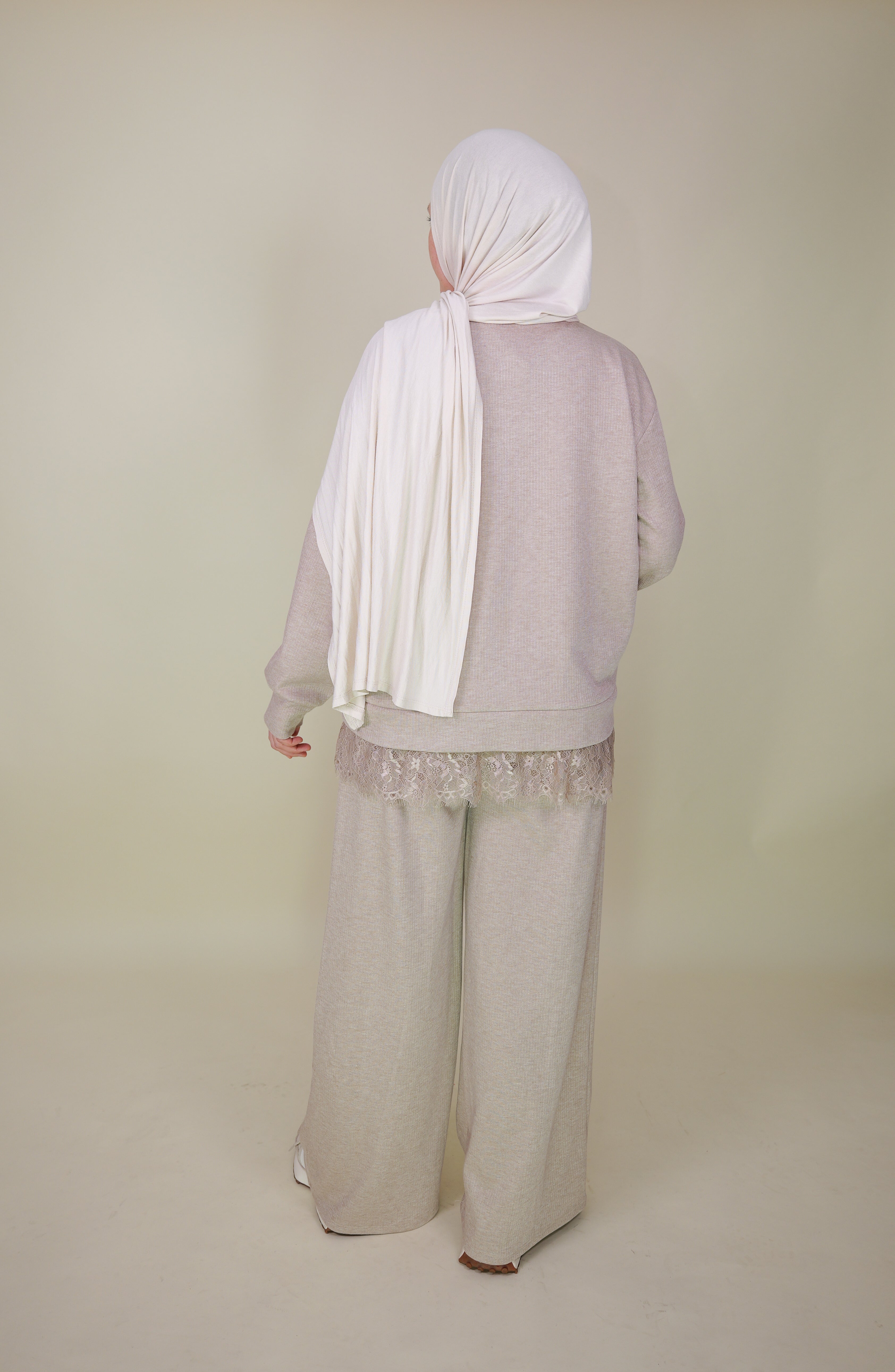 Inci Zweiteiler mit Spitze