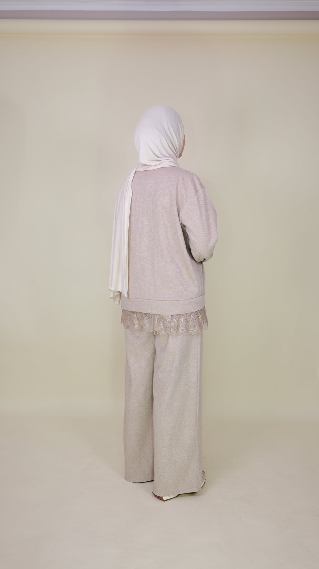 Inci Zweiteiler mit Spitze