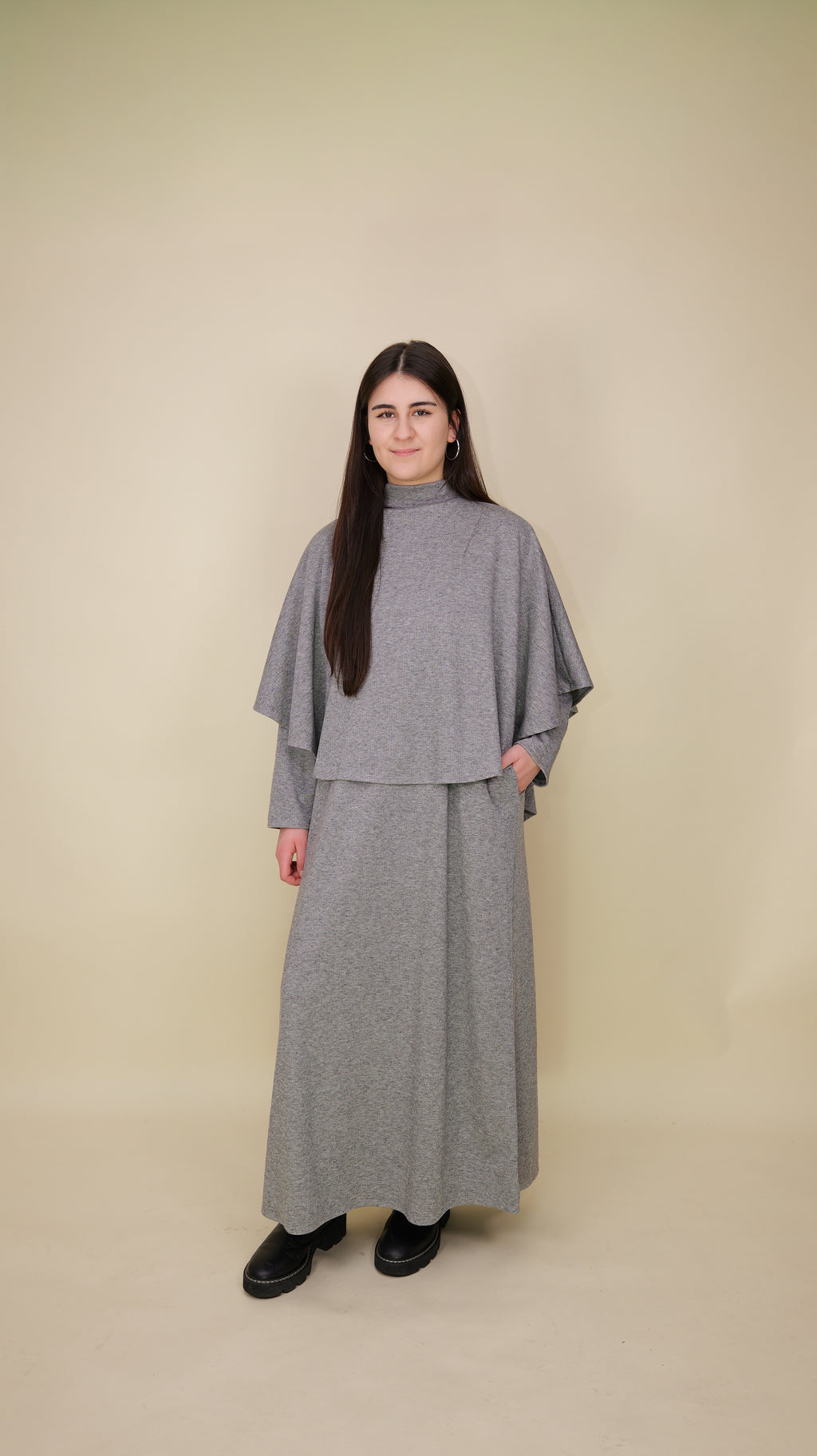 Langarmkleid mit Cape