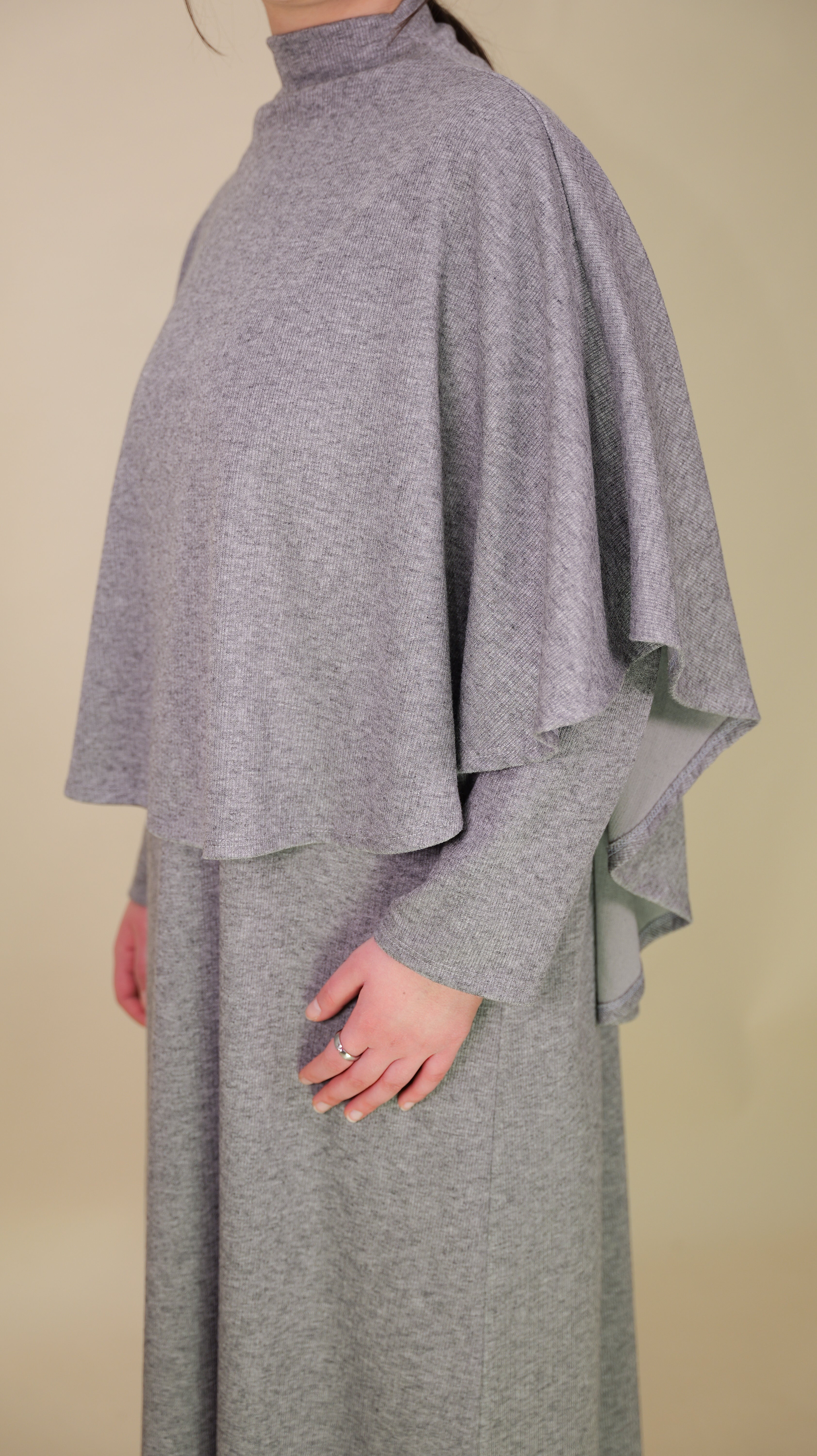 Langarmkleid mit Cape