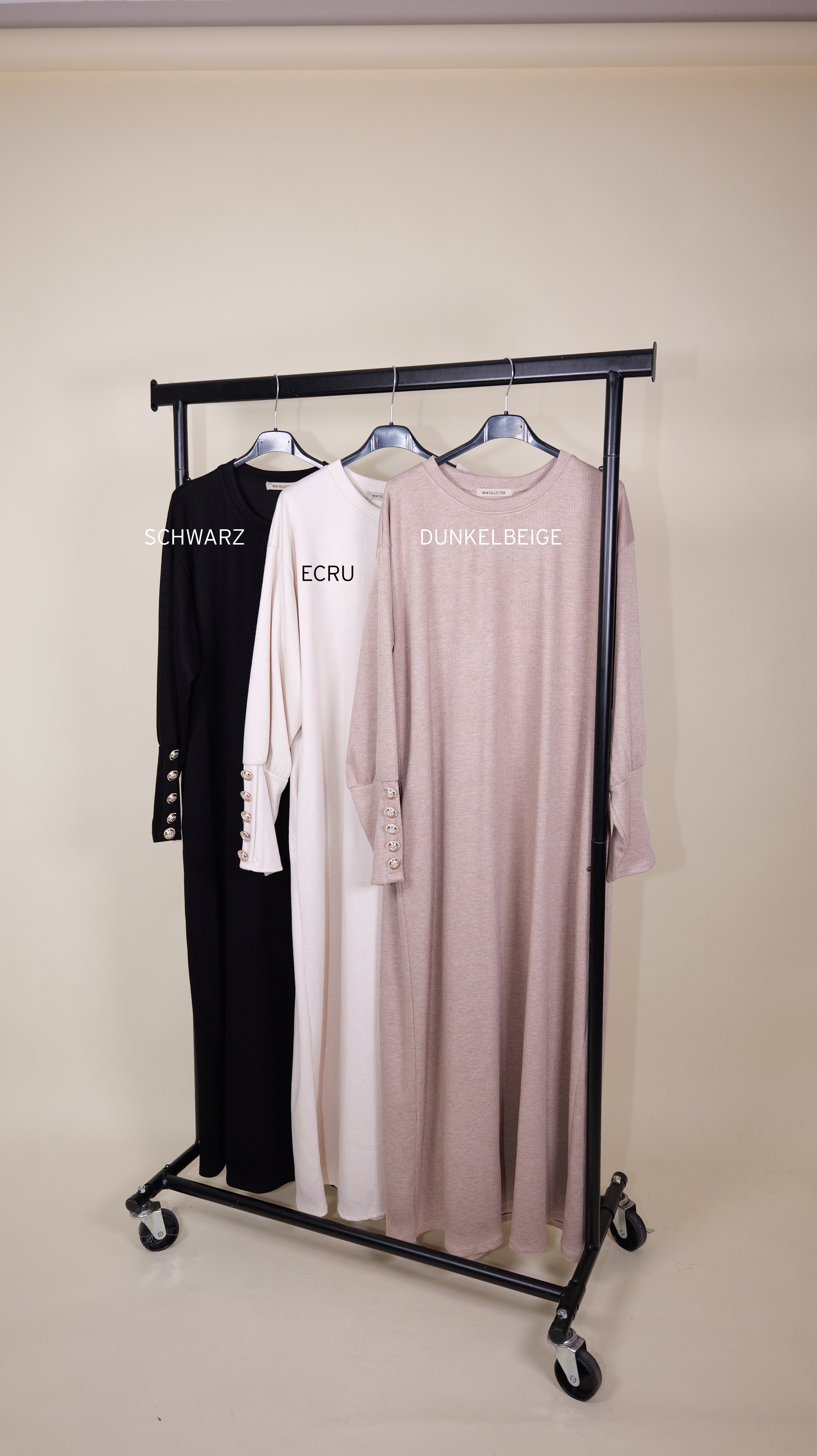 Kleid mit Goldknöpfen