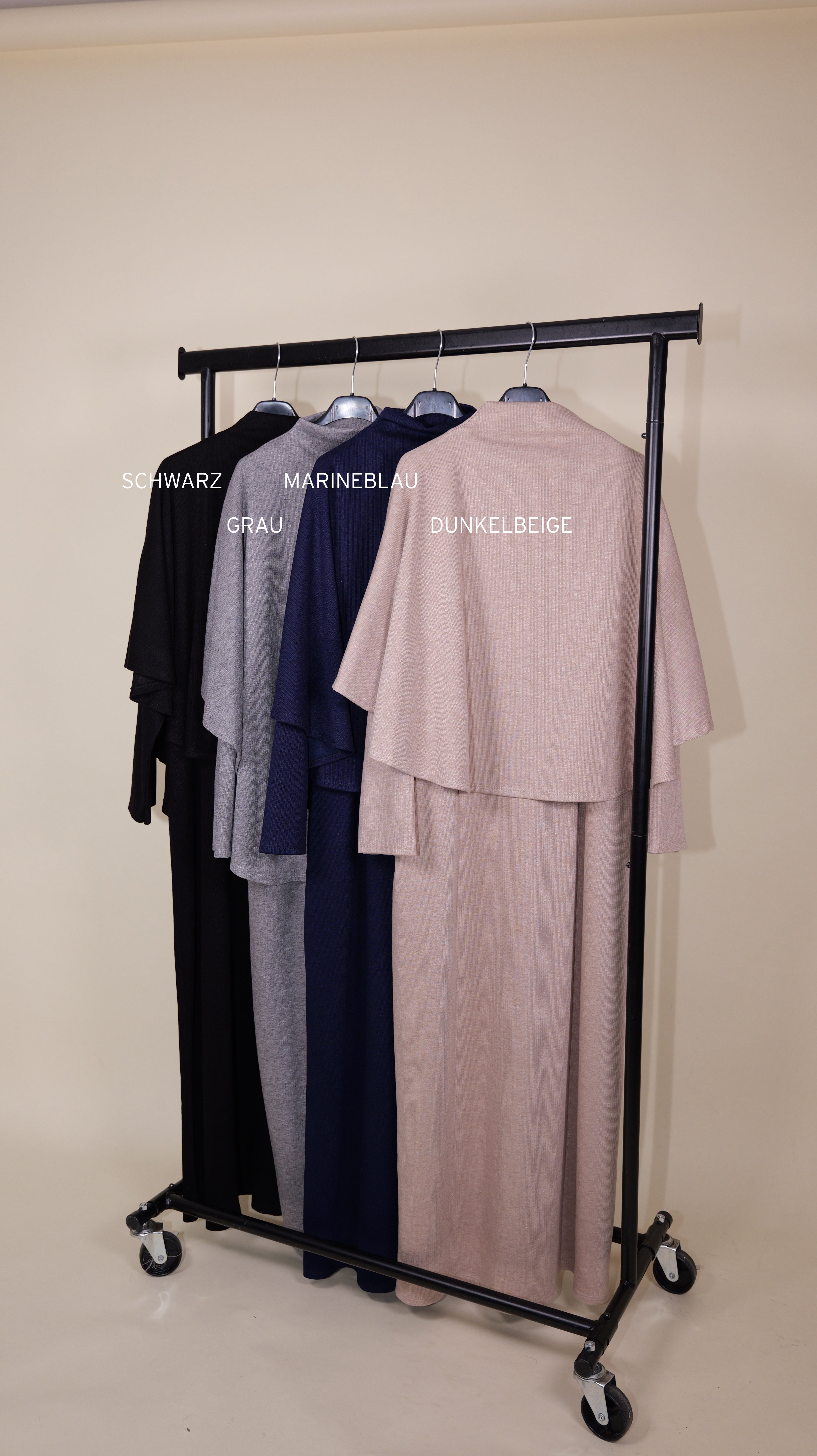 Langarmkleid mit Cape